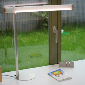 Vollpektrum-Schreibtischlampe-Tageslichtlampe-Lanama-Energia-Edelstahl-und-Aluminium